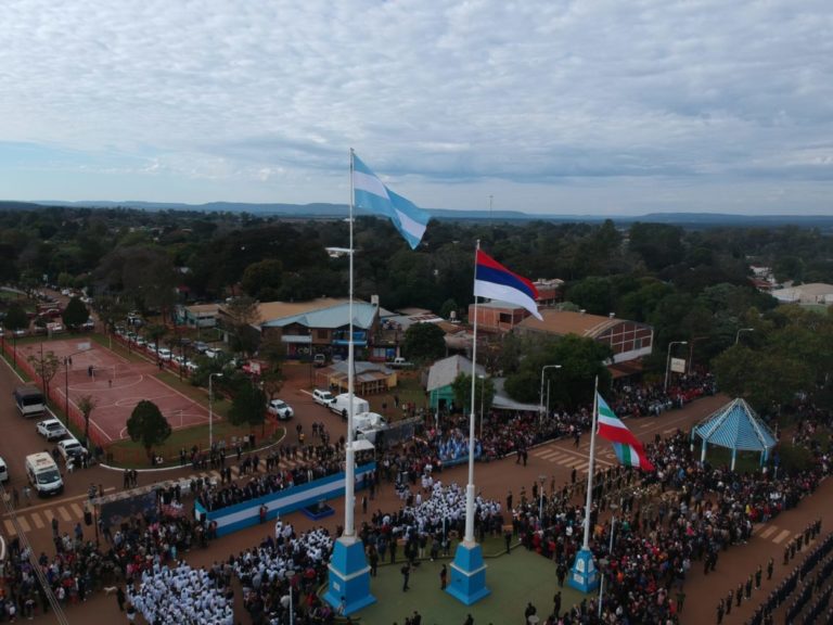 Día de la Bandera: "Belgrano fue el único prócer que pisó estas tierras, sus botas se tiñeron de tierra colorada", dijo Arce quien instó a los misioneros a seguir su legado imagen-44