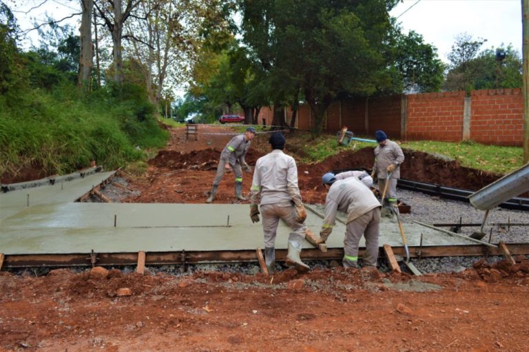 Ejecutan obras de infraestructura vial y desagües pluviales en el barrio Jardín imagen-11