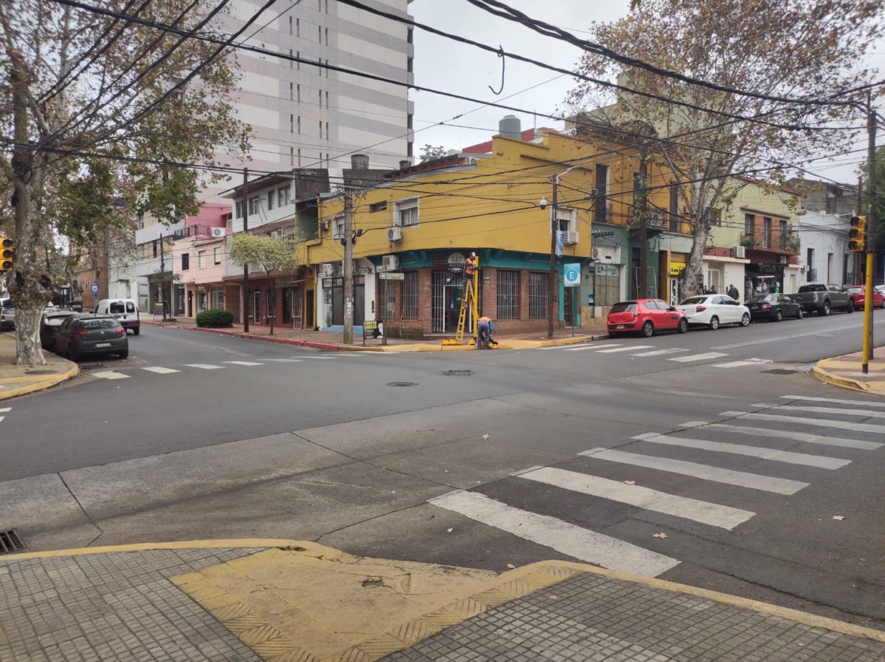 Habilitaron semáforos en la esquina de las calles Sarmiento y Rivadavia imagen-1