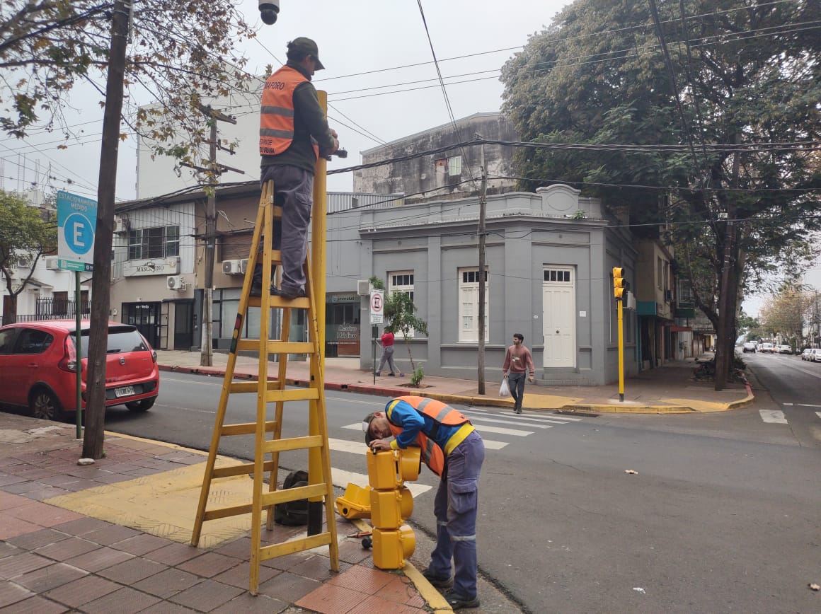 Habilitaron semáforos en la esquina de las calles Sarmiento y Rivadavia imagen-2