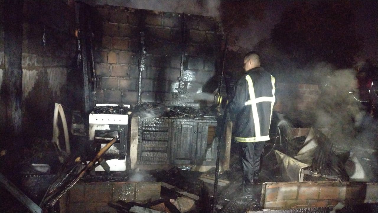Un hombre de San Pedro murió carbonizado al incendiarse su vivienda imagen-4