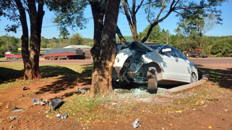 Intentan huir de un control de Gendarmería en un automóvil cargado con 11.000 atados de cigarrillos imagen-44