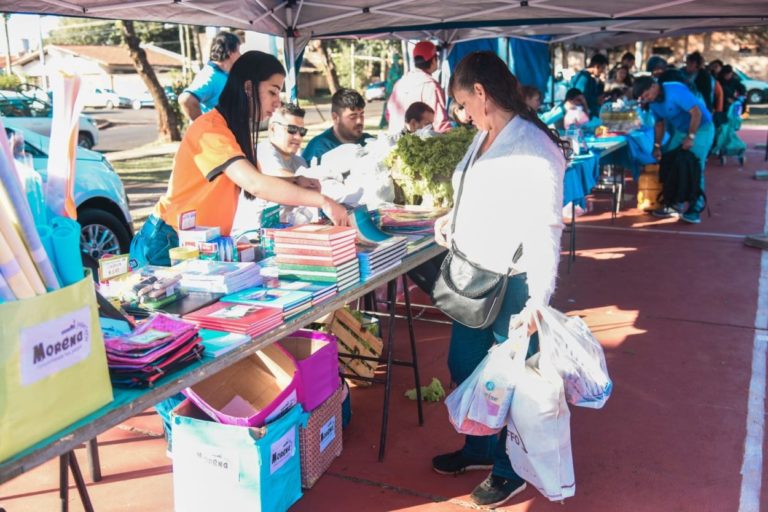 El Mercadito Solidario congregó a cientos de vecinos en el barrio Guazupí imagen-12