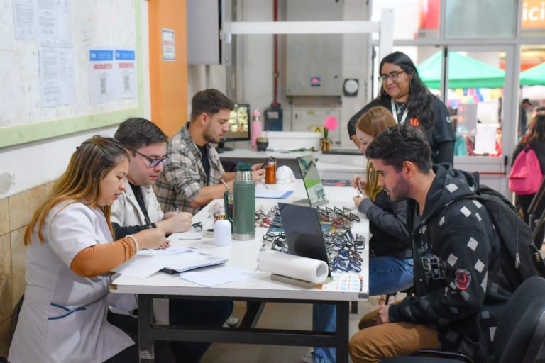 El P.A.S-Posadas realizó una jornada de consultas oftalmológica en la Facultad de Exactas imagen-38