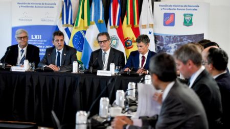 El uso de monedas locales para el comercio regional, eje de la reunión de ministros de Economía del Mercosur imagen-9