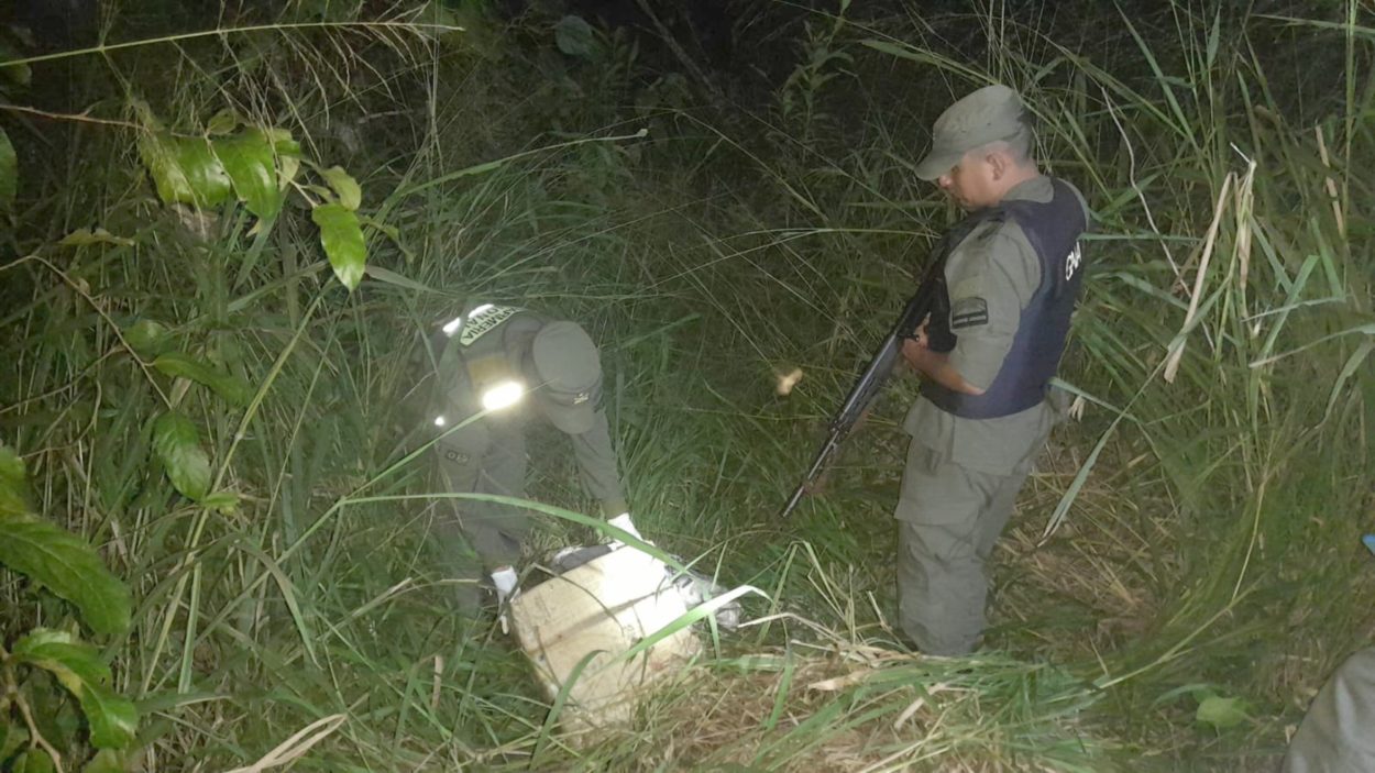 Gendarmería secuestró más de 44 kilos de marihuana en zona montuosa imagen-1