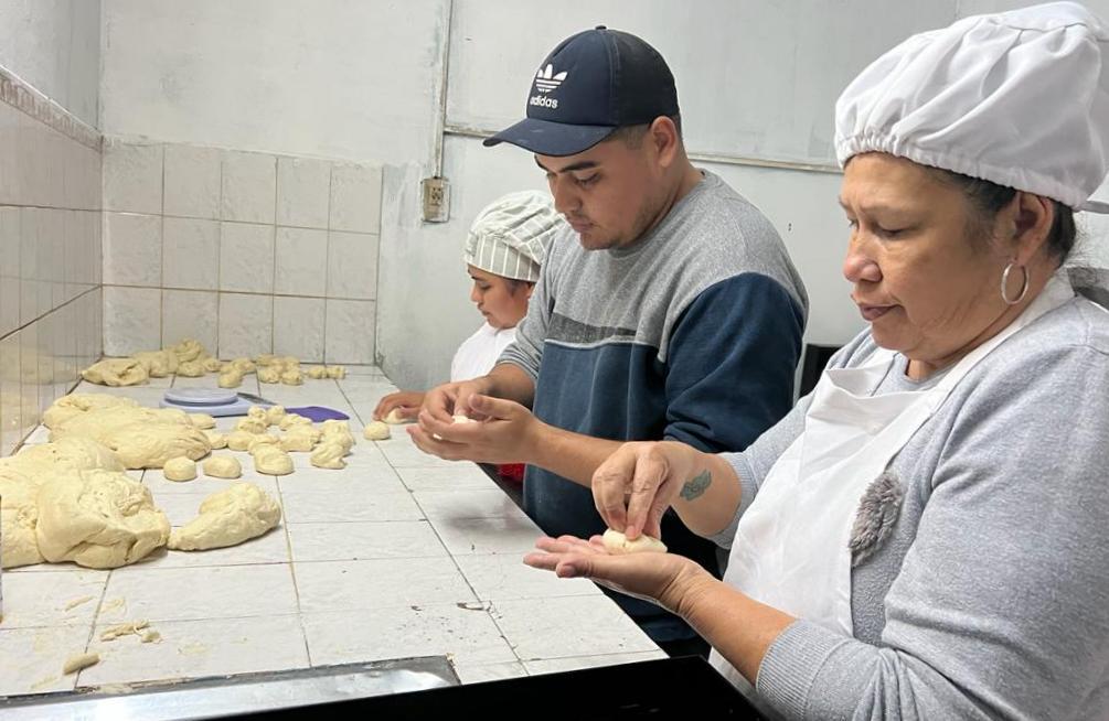 Economía popular: Trabajadoras crearon "Dulces Pasteles", panadería que se sostiene y crece imagen-2