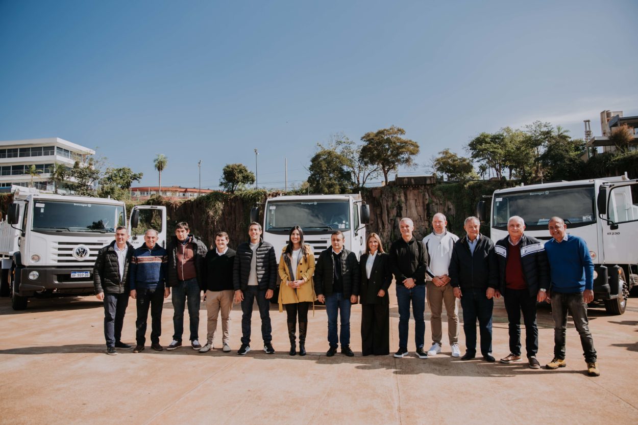 Entregan camiones volcadores para fortalecer el equipamiento vial en municipios de Misiones imagen-2