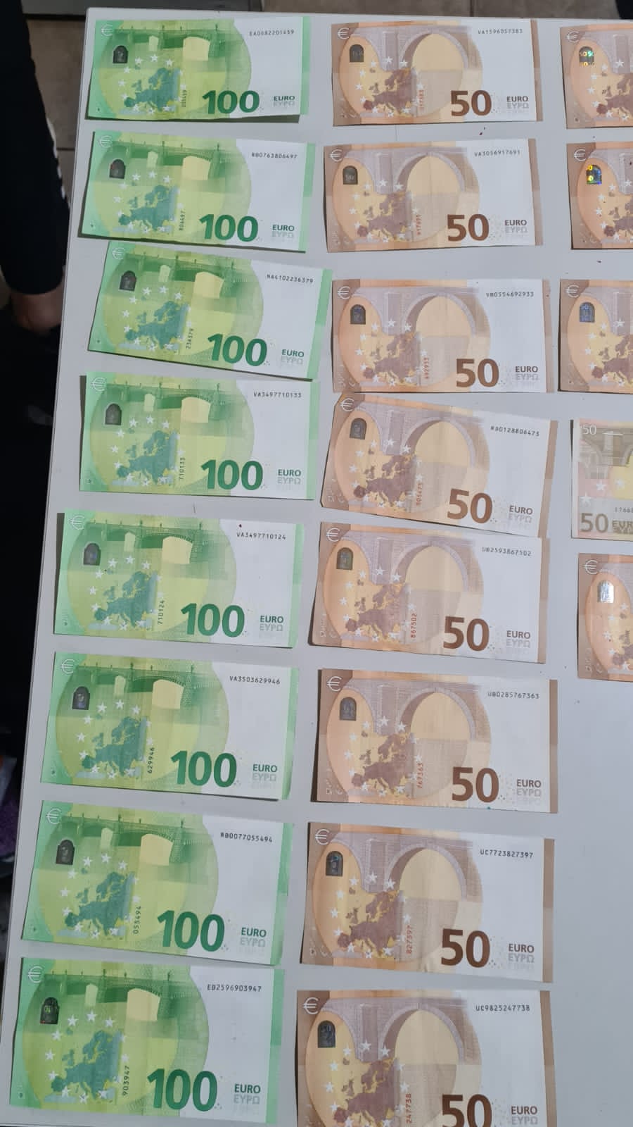 Un pasajero que viajaba en micro de Posadas a Córdoba llevaba dólares y euros sin aval legal imagen-4