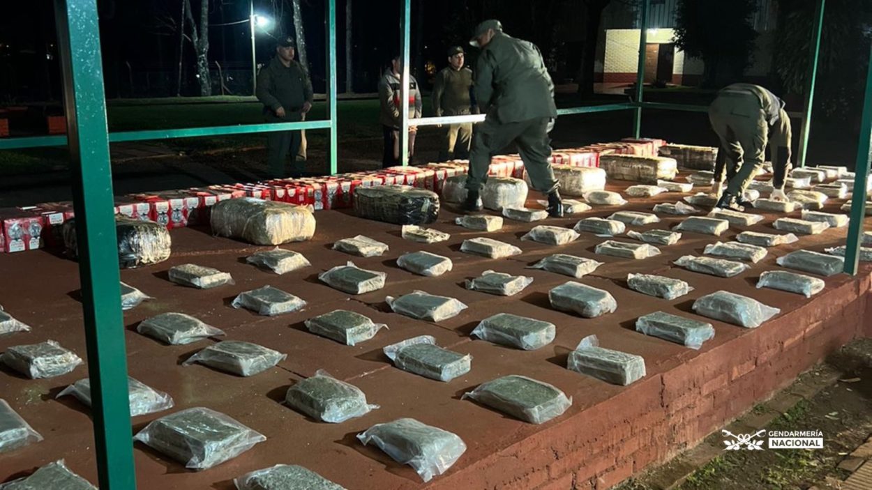 Gendarmes descubren 172 kilos de marihuana entre cargamento de yerba mate imagen-6