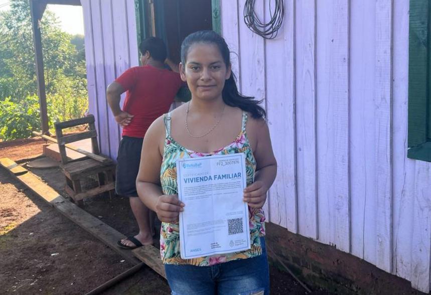 Puerto Leoni: Agua y luz para el barrio ex Fadimat, conexiones irregulares ponen en riesgo a las familias imagen-4