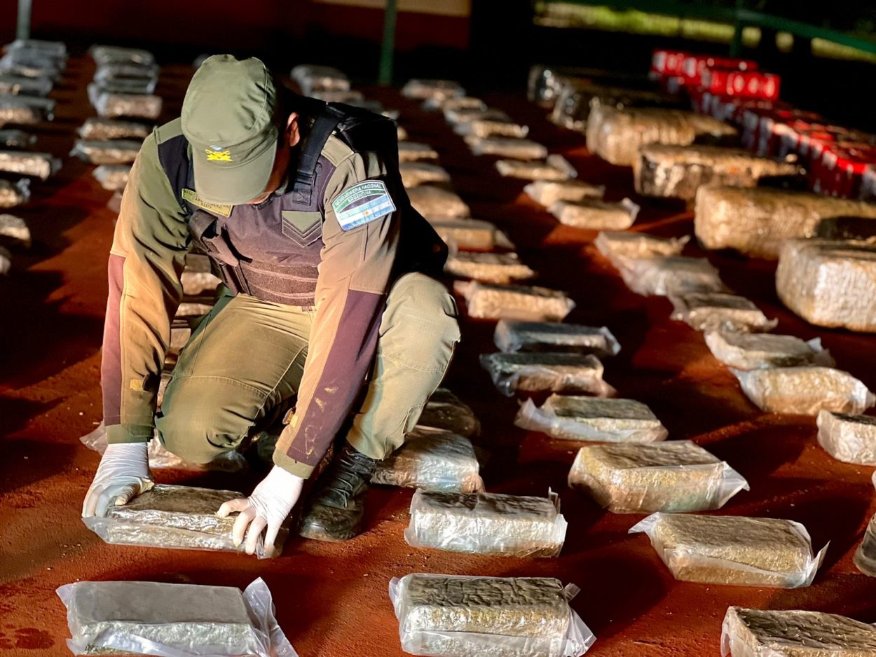 Gendarmes descubren 172 kilos de marihuana entre cargamento de yerba mate imagen-1
