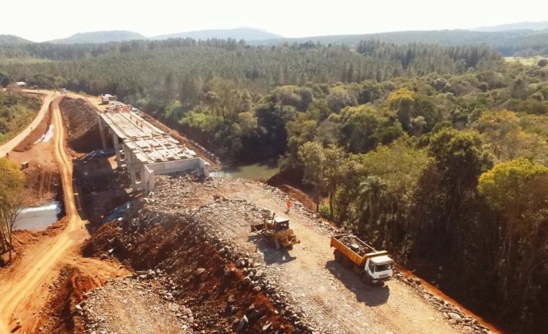 Arroyo Pindaytí: por seguridad, se restringió el paso sobre el puente provisorio de la Ruta 2 imagen-38