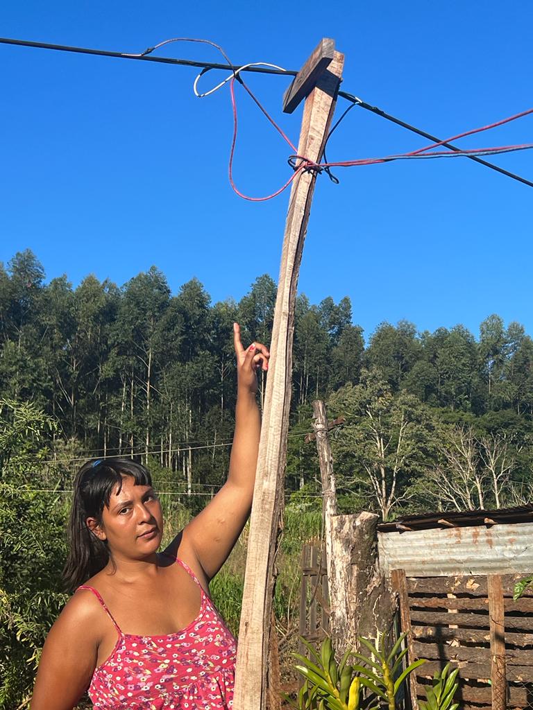 Puerto Leoni: Agua y luz para el barrio ex Fadimat, conexiones irregulares ponen en riesgo a las familias imagen-2