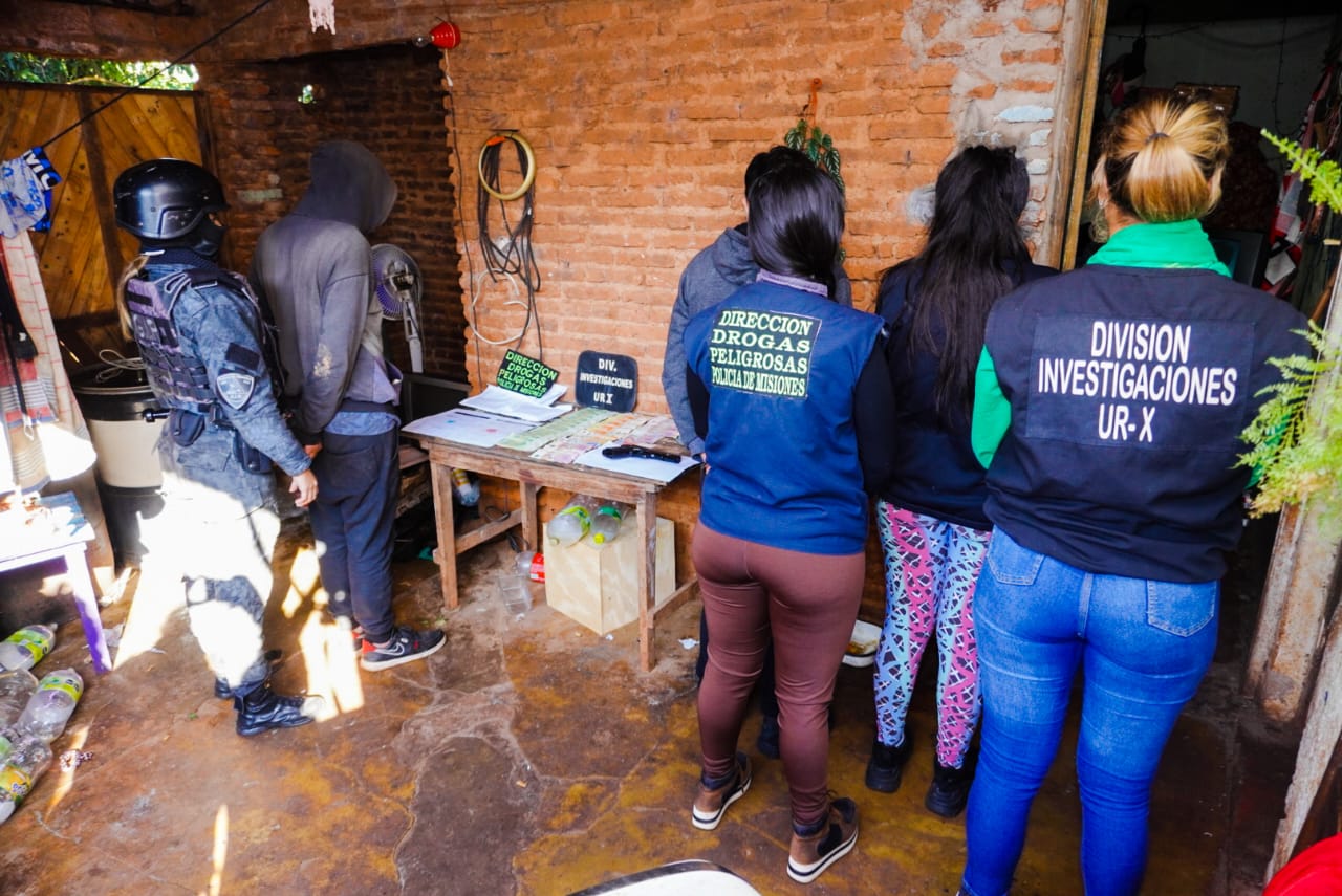 Operativo antinarcóticos en barrios de Posadas: hay tres detenidos y droga secuestrada imagen-1
