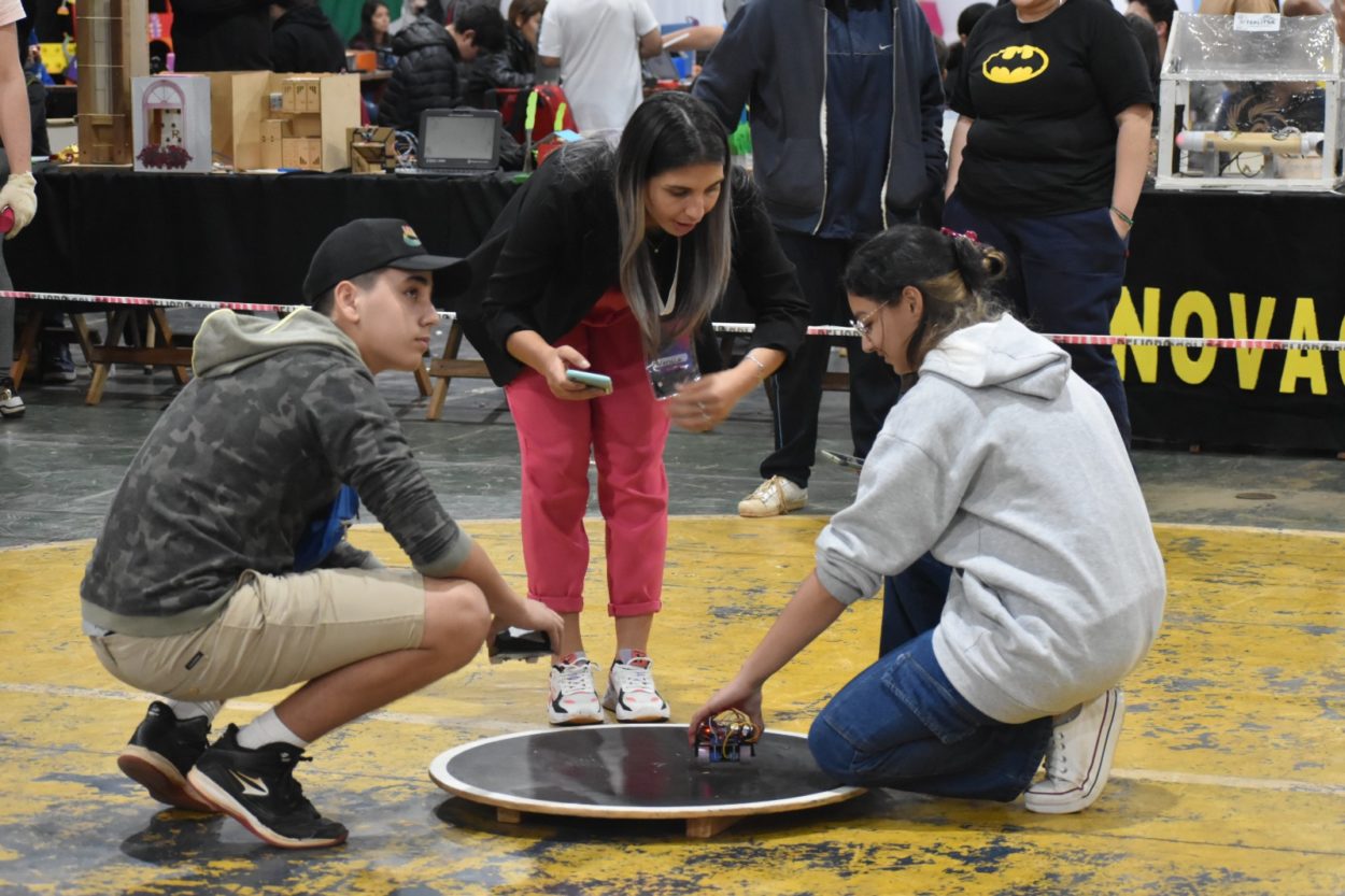 En Campo Grande, jóvenes talentos mostraron sus habilidades y conocimientos en el campo de la robótica imagen-6