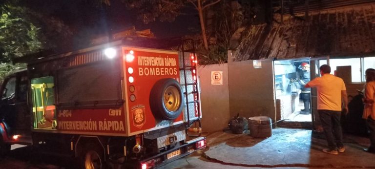 Extinguen principio de incendio en restaurante de la Costanera imagen-39