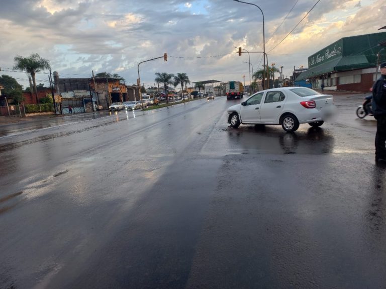 Siniestro vial en la zona de la Rotonda dejó daños materiales imagen-37