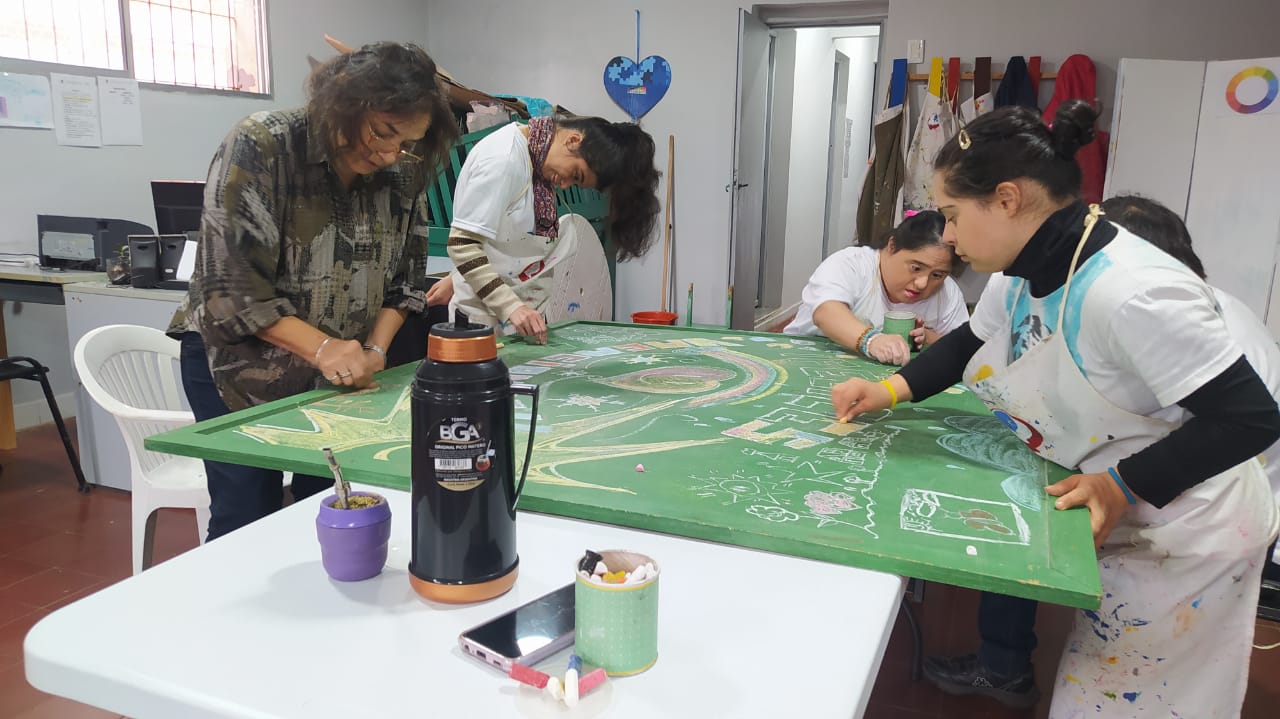 En vacaciones, continúan los talleres artísticos que promueven la inclusión social y cultural para personas con discapacidad imagen-1