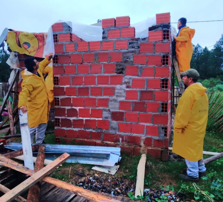 Por las intensas precipitaciones se refuerzan los operativos para asistir a las familias imagen-16