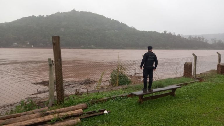 Por crecida del río Uruguay, cierran el paso Alba Posse - Porto Mauá imagen-44