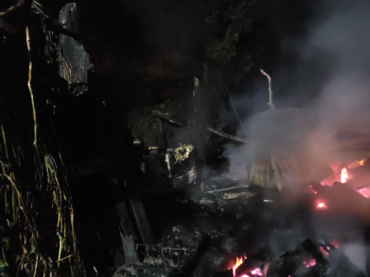 Incendió destruyó en Garupá una vivienda de madera imagen-1