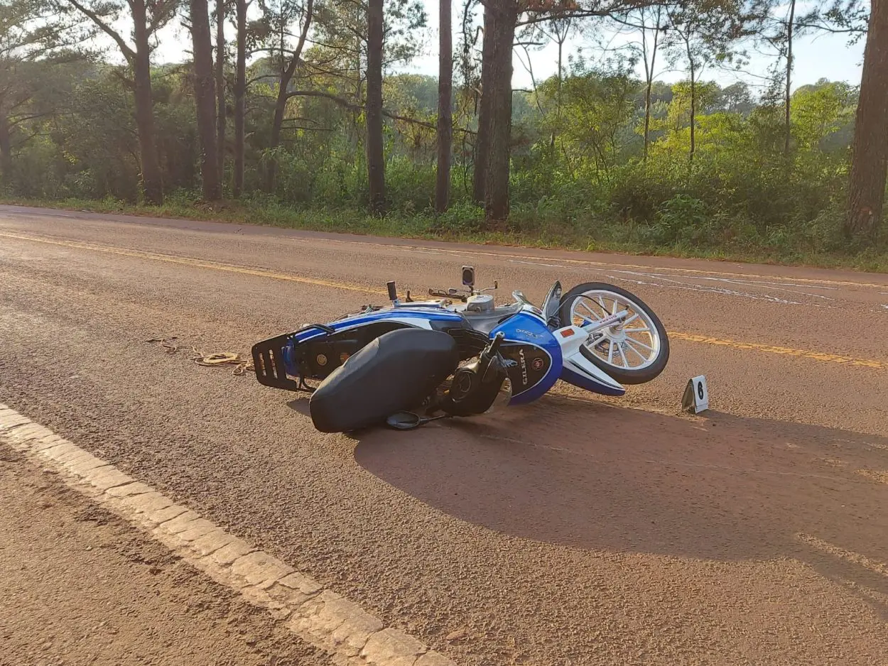 Junto a una moto, hallaron muerto a un hombre tendido sobre la Ruta 12 imagen-2