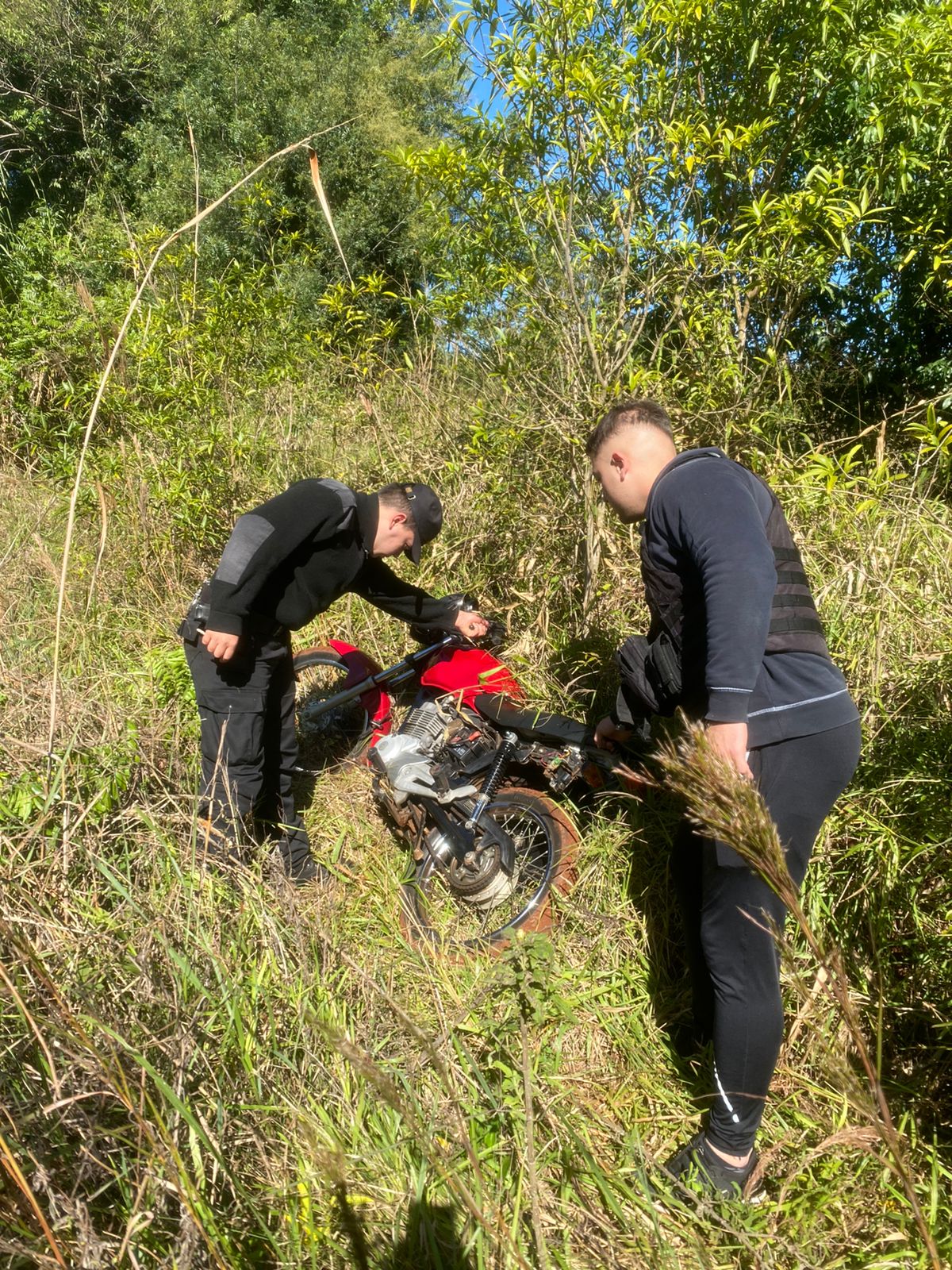 Policías de Oberá recuperaron una motocicleta que fue robada en L. N. Alem imagen-2