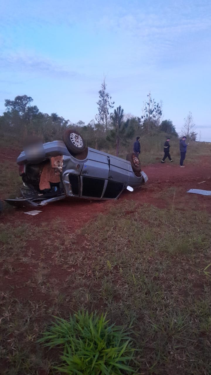 Perdió el control del vehículo y despistó en el By Pass de la ruta 12 imagen-22