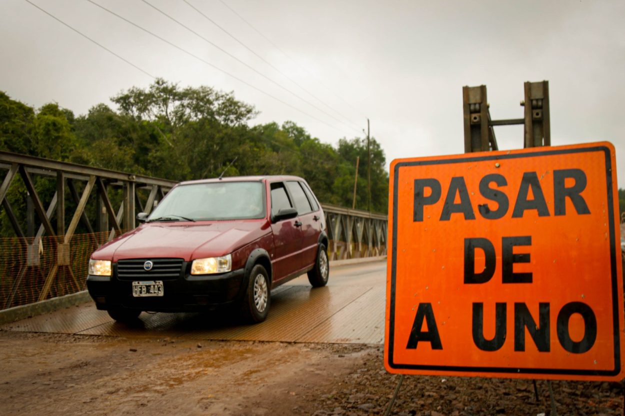 Arroyo Pindaytí: habilitado el puente provisorio de la ruta provincial 2 para vehículos de hasta 25 toneladas imagen-1