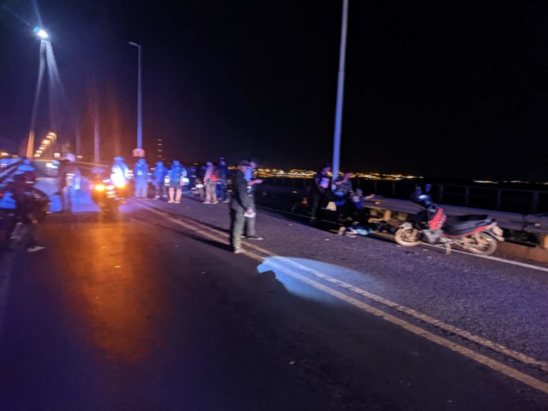 Fuerte colisión entre motos en el puente San Roque González de Santa Cruz imagen-32