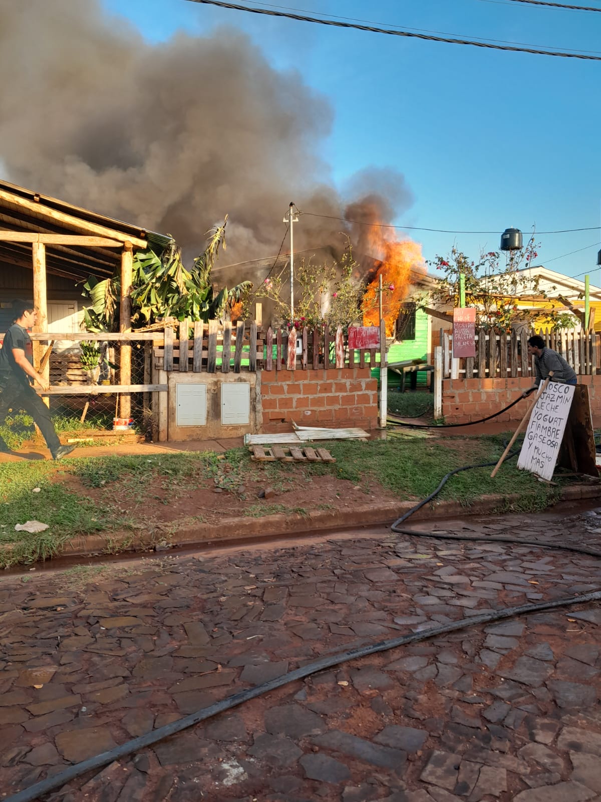 Se incendió una vivienda de Itaembé Guazú, no hubo heridos  imagen-1