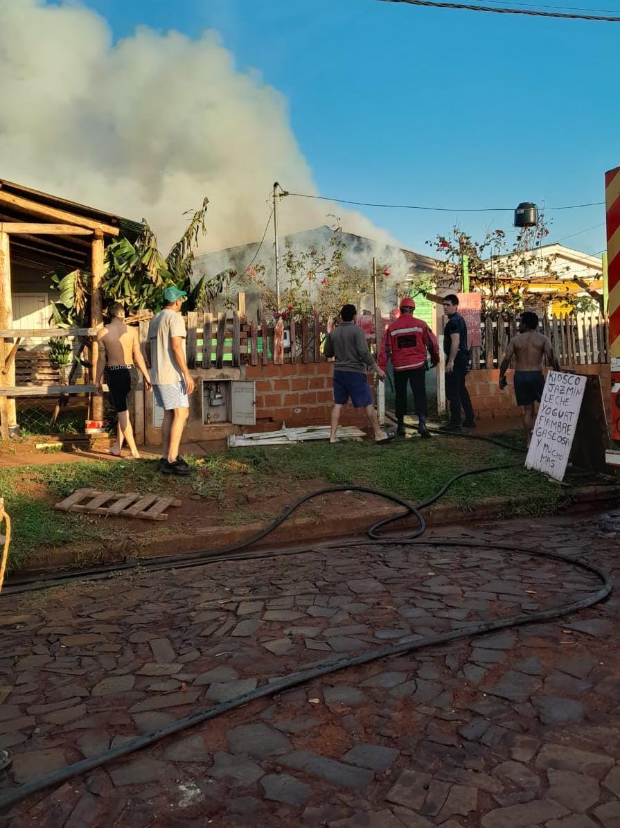 Se incendió una vivienda de Itaembé Guazú, no hubo heridos  imagen-4