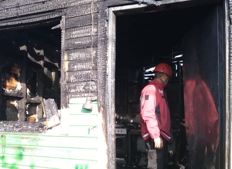 Tras incendio asistieron a familia damnificada del barrio 508 Viviendas imagen-2