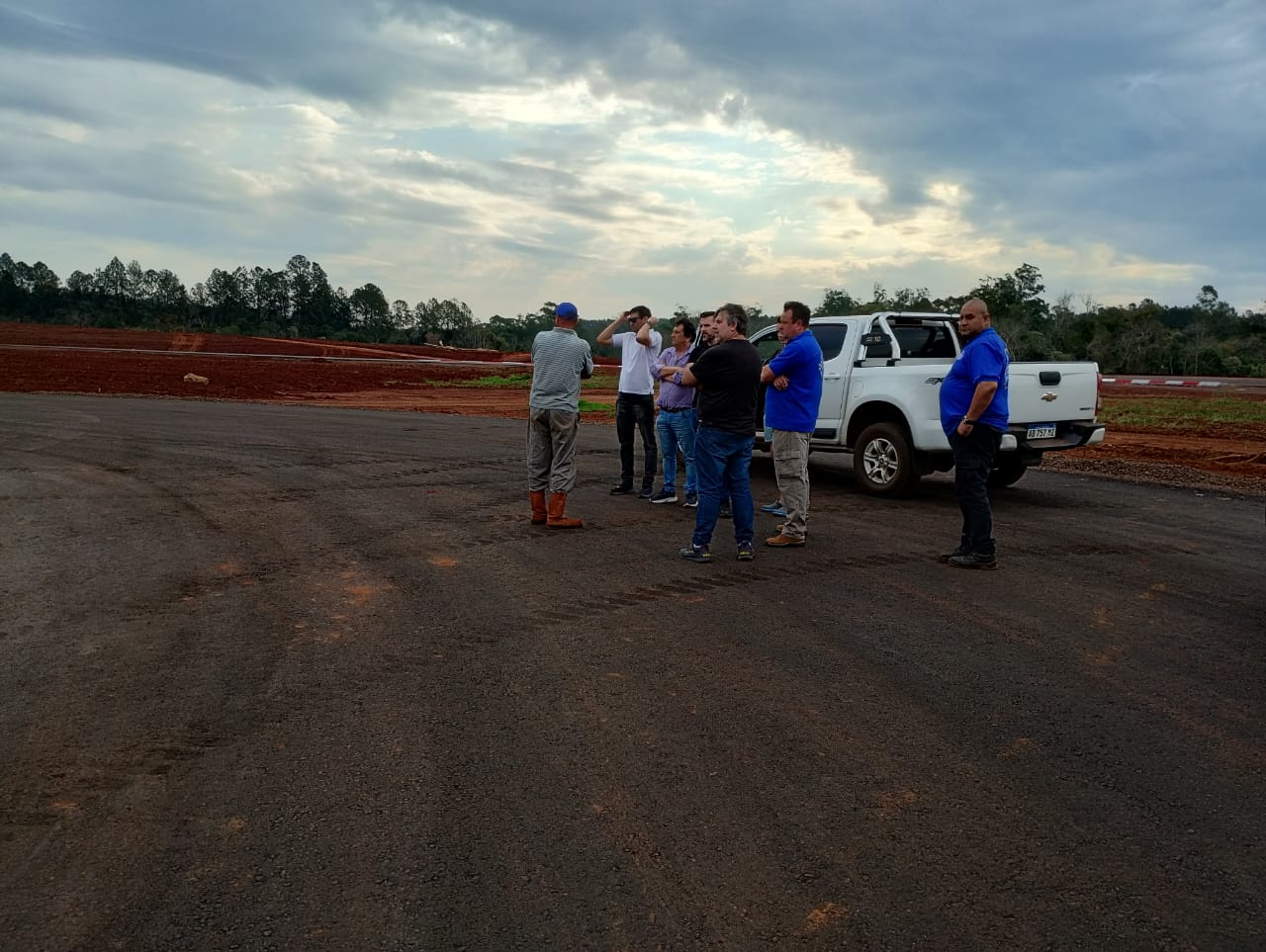 Automovilismo: la FeMAD y pilotos misioneros visitaron las obras del Autódromo del Eldorado imagen-1