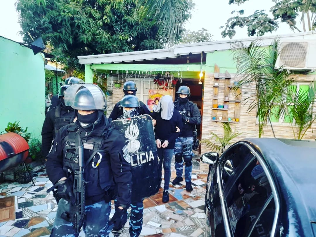 Agentes encubiertos atraparon al líder de una banda de roba motos imagen-1