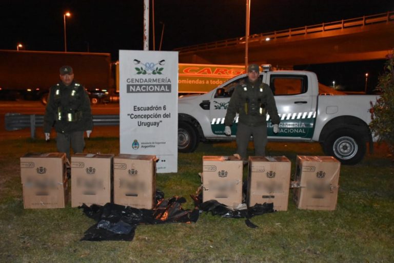 Secuestran 300 cartones de cigarrillos ilegales que llevaba un transporte de encomiendas, con itinerario Misiones – Buenos Aires imagen-6