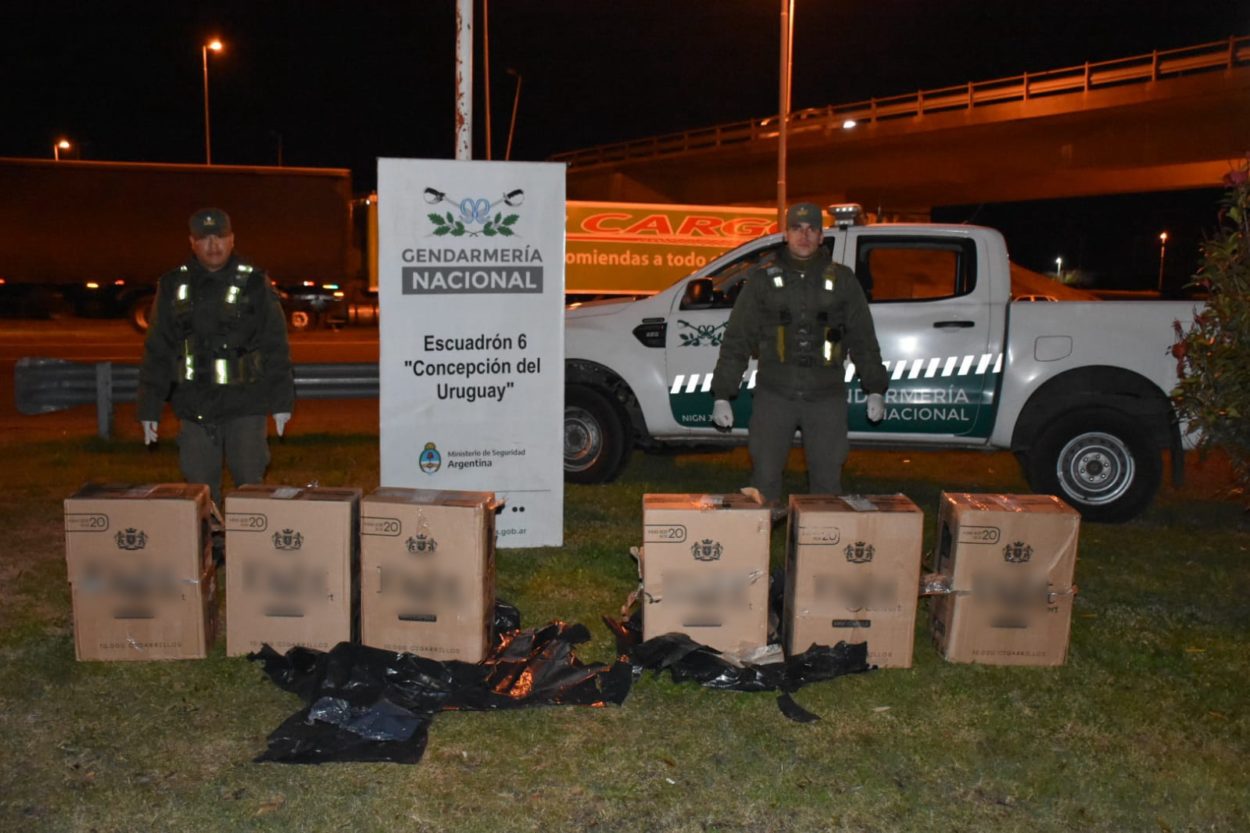 Secuestran 300 cartones de cigarrillos ilegales que llevaba un transporte de encomiendas, con itinerario Misiones – Buenos Aires imagen-1