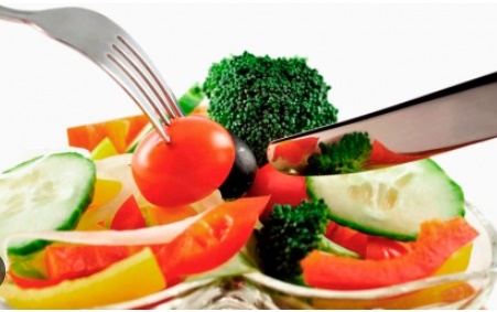 "Las dietas totalitarias no funcionan, es mejor tener hábitos equilibrados, aprender a comer bien", dice cardiólogo imagen-1