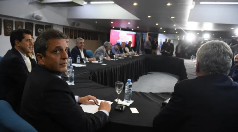 Massa y Rossi encabezan reunión con gobernadores para diagramar la campaña imagen-1