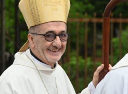 Obispo Martínez instó a evitar la cultura del zapping y el materialismo "para salir de la actual crisis de valores" imagen-2