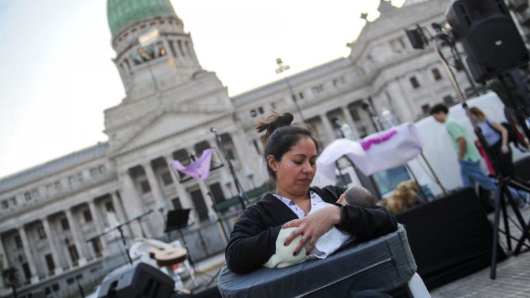 Puericultoras y familias se concentraron frente al Congreso para pedir que se regule su profesión imagen-35