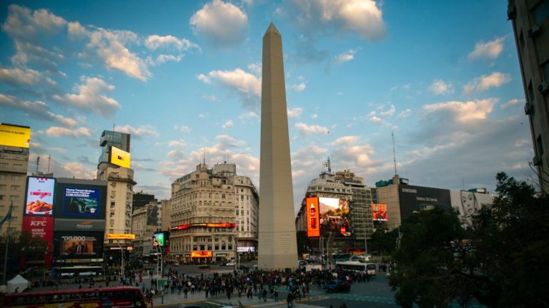 Streamer realiza un directo desde el Obelisco con fines benéficos por 24 horas   imagen-25