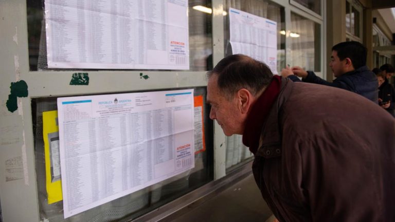 Hasta el mediodía había votado el 28 por ciento del padrón electoral nacional imagen-44