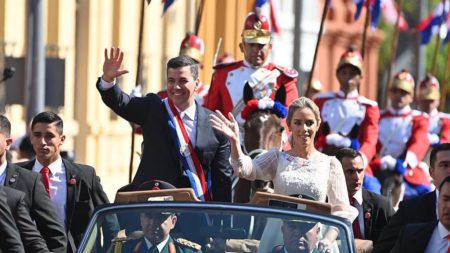 Peña asumió la Presidencia de Paraguay y promete que el país "resurgirá como un gigante" imagen-3