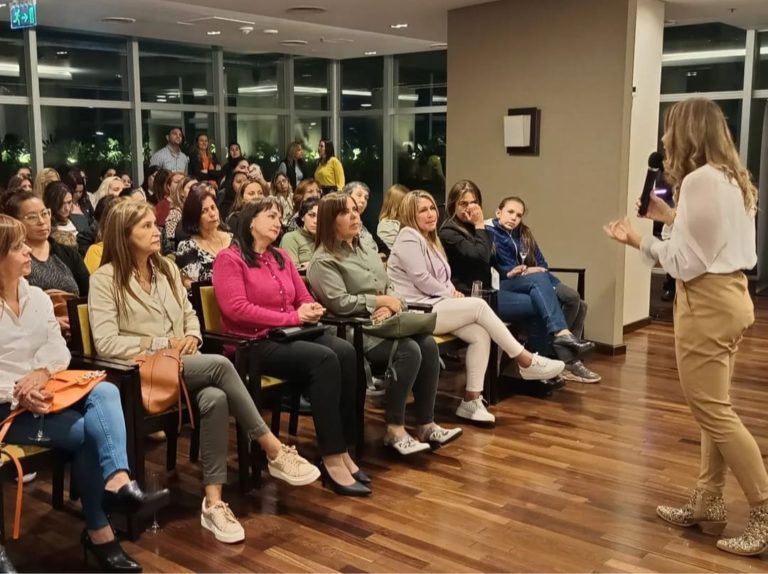 Invitan a una nueva edición del Encuentro Internacional “Motivadas entre Mujeres” para potenciar el emprendedurismo femenino imagen-24