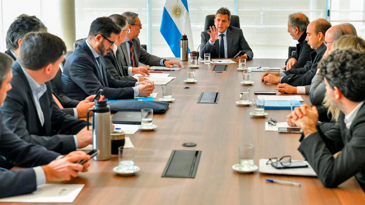 Argentina paga por segunda vez en la semana al FMI, sin tocar ni un dólar de las reservas imagen-1