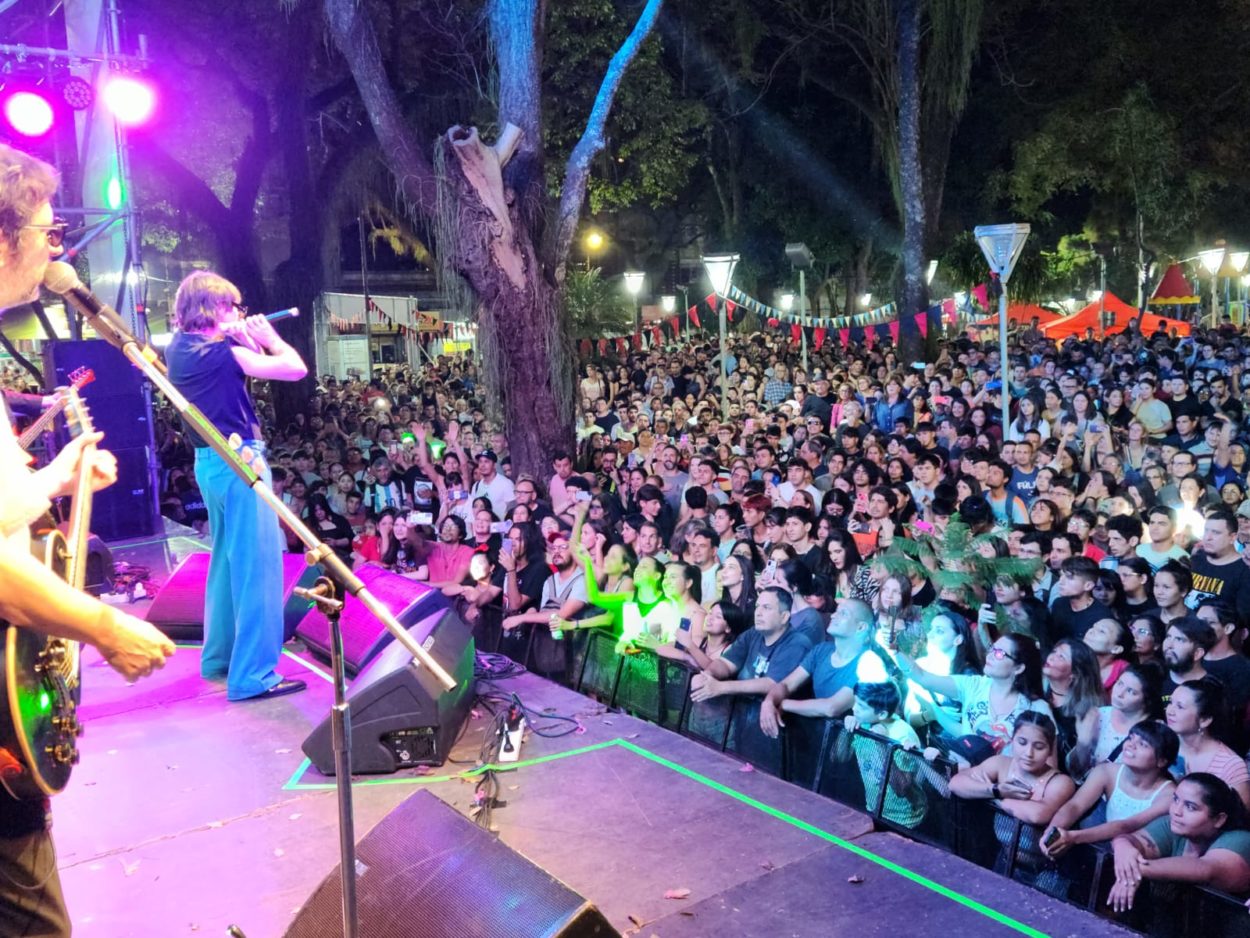 La mitica banda Turf copó y brilló a puro rock en Posadas imagen-4