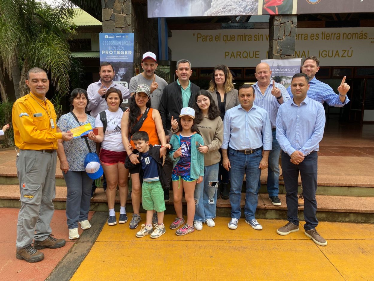 Cataratas recibió al turista un millón: una familia de Neuquén imagen-1