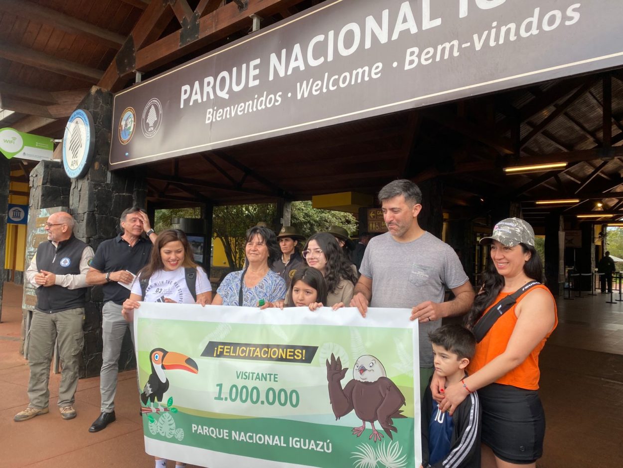 Cataratas recibió al turista un millón: una familia de Neuquén imagen-4